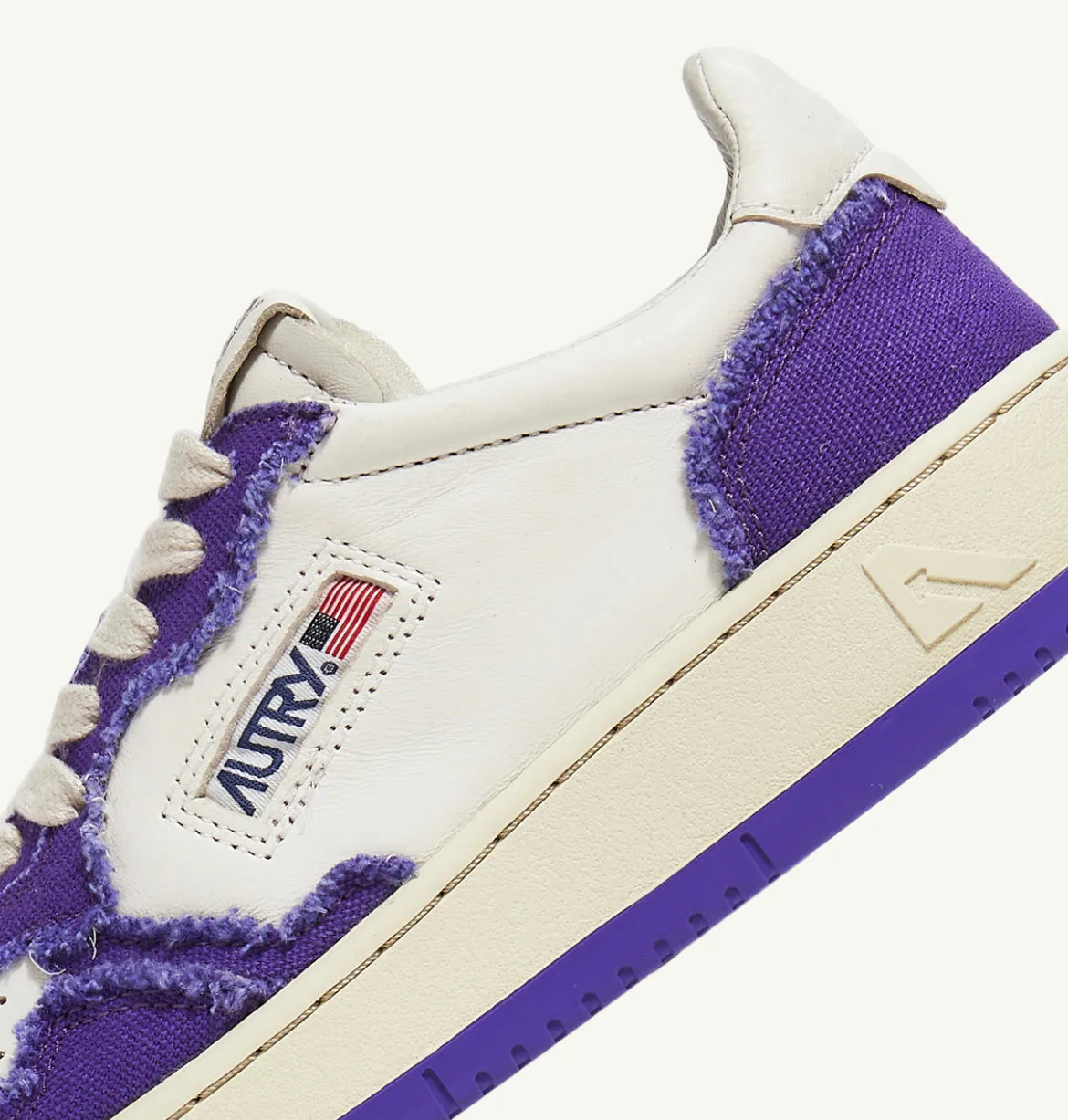 Autry Action Shoes Sneaker Medalist Low Women Canvas white violet AULWCB07